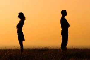 Lire la suite à propos de l’article Rituel de l&rsquo;Œuf pour Séparer un Couple : Un Guide Complet
