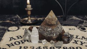 Lire la suite à propos de l’article Rituel pour Rompre une Malédiction