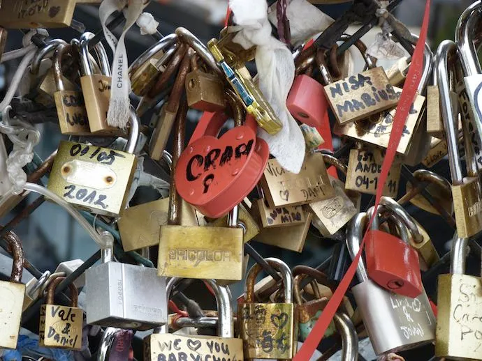 Le maître AGBASSA est un marabout paiement après résultat qui peut vous aider à résoudre tous vos problèmes d'amour, de travail ou d'argent.